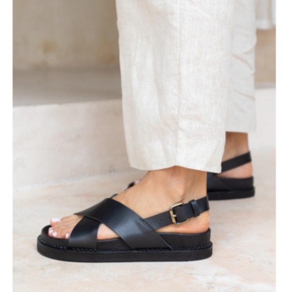 NWOT! LIBERTE CAPRI GENUINE LEATHER SANDALS 😍